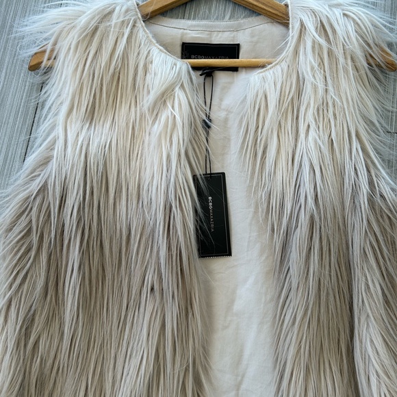 BCBG faux fur vest NWT xs - Picture 3 of 8